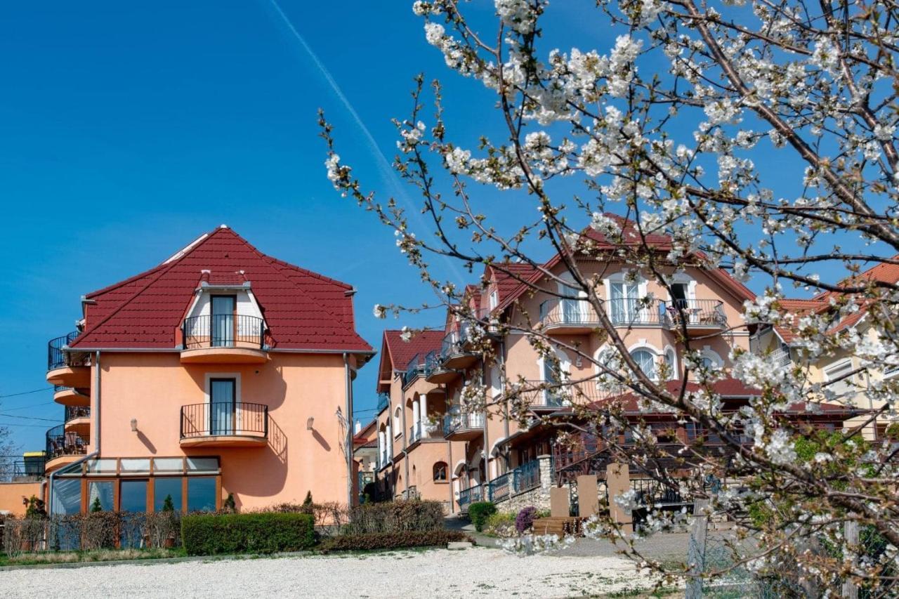 Bed and Breakfast Fonix Wellness *** 1 A Epulet Hévíz Exterior foto