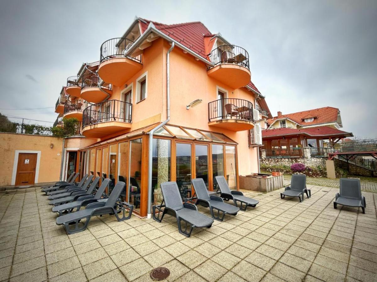 Bed and Breakfast Fonix Wellness *** 1 A Epulet Hévíz Exterior foto