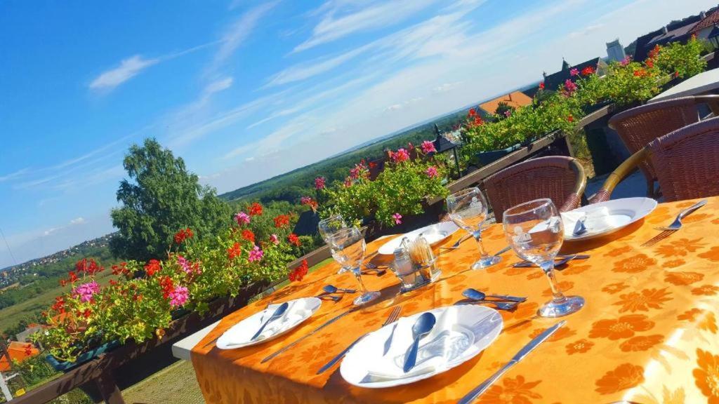 Bed and Breakfast Fonix Wellness *** 1 A Epulet Hévíz Exterior foto