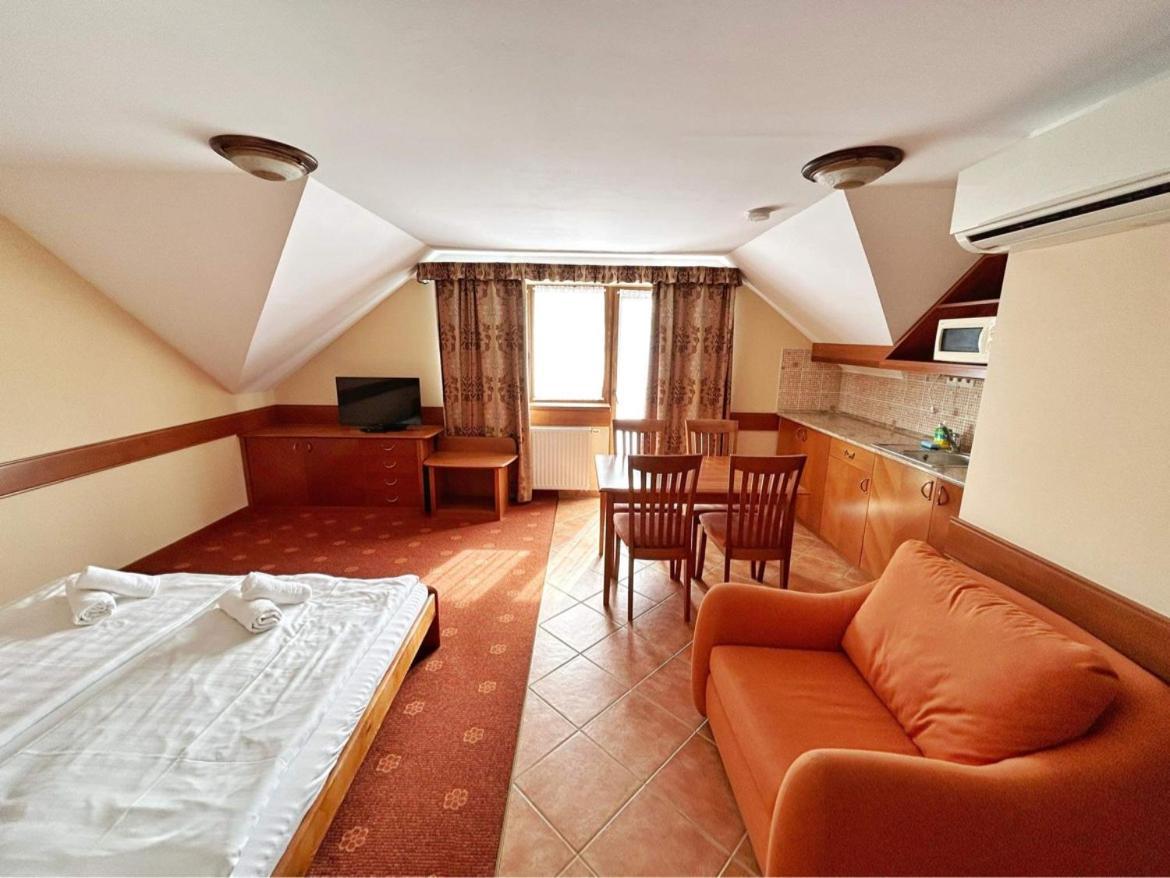 Bed and Breakfast Fonix Wellness *** 1 A Epulet Hévíz Exterior foto