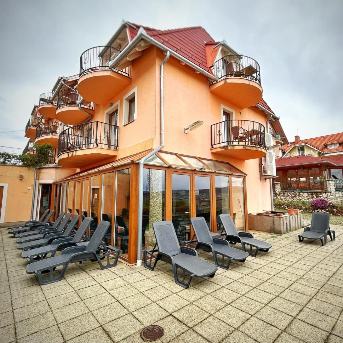 Bed and Breakfast Fonix Wellness *** 1 A Epulet Hévíz Exterior foto