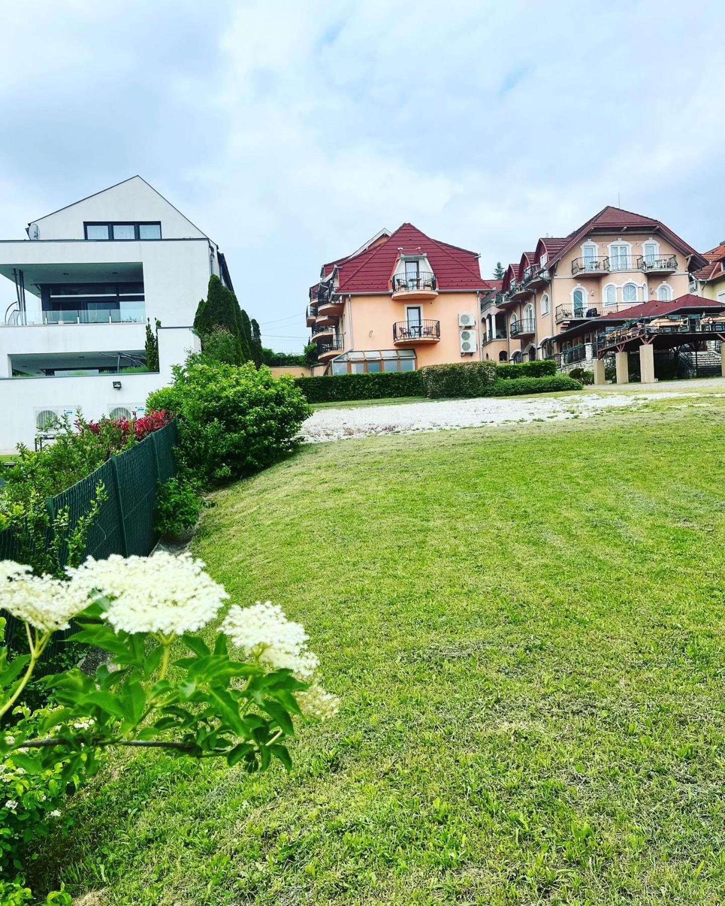 Bed and Breakfast Fonix Wellness *** 1 A Epulet Hévíz Exterior foto